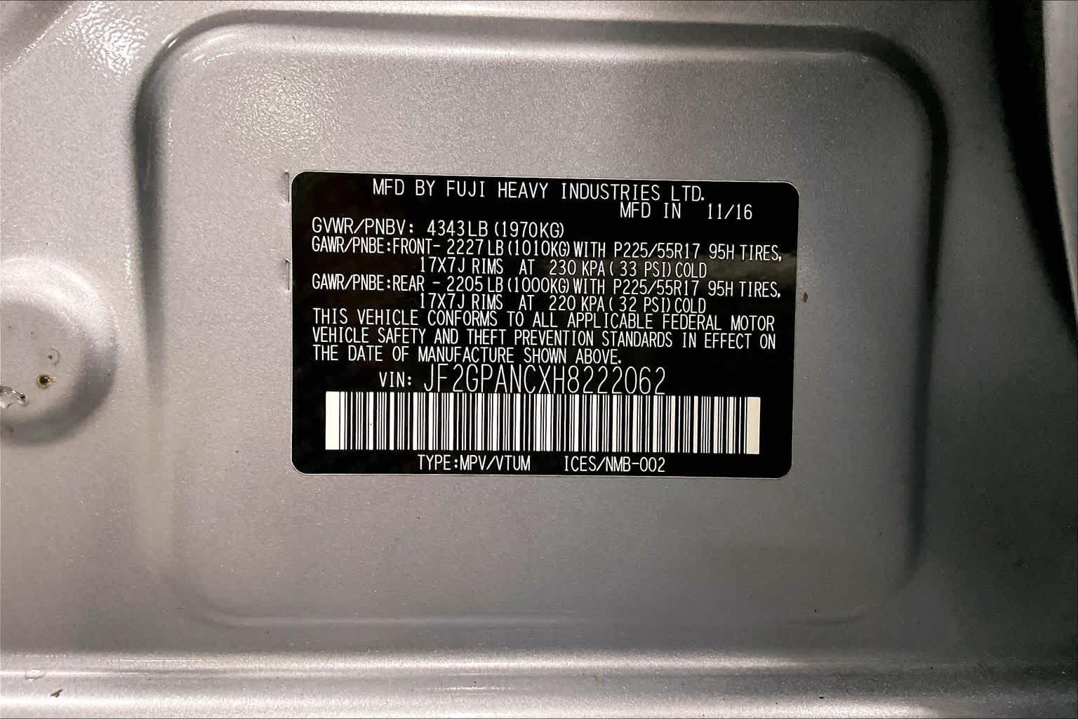 Used 2017 Ice Silver Metallic Subaru Limited image 36