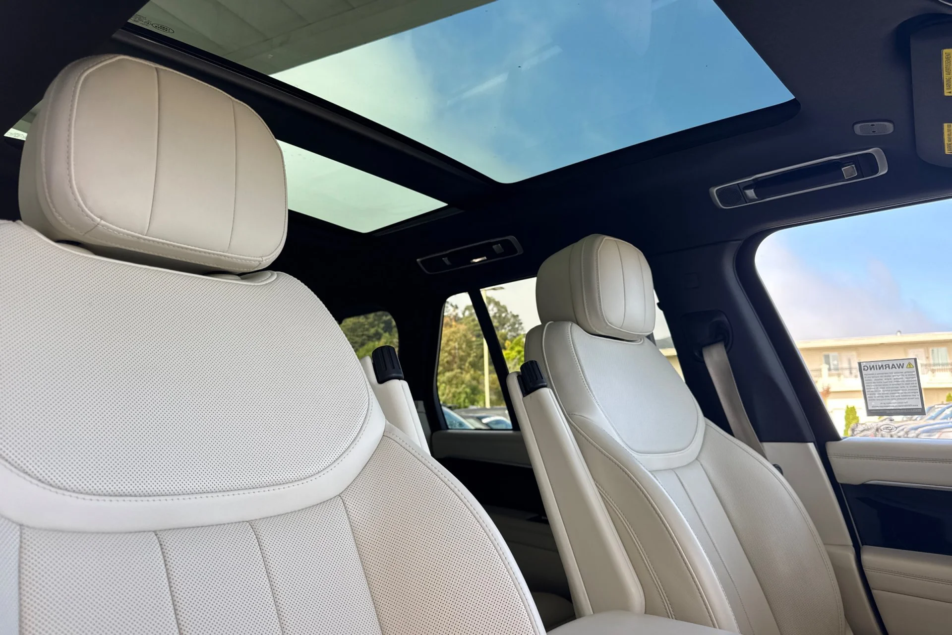 Used 2024 Silver Land Rover SE image 19