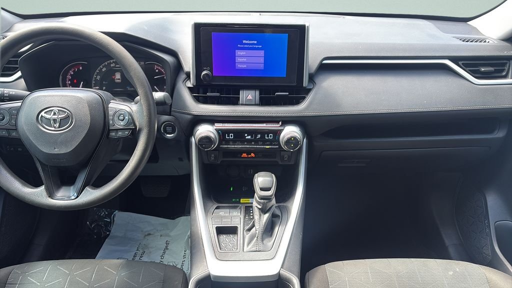 2025 Toyota RAV4 XLE - Photo 15