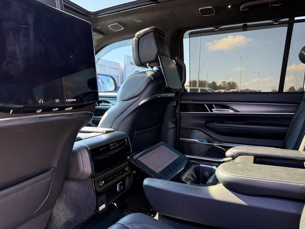 Used 2022 Blue Jeep Series II image 24