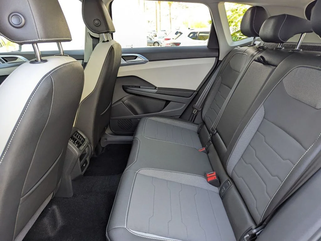 2025 Volkswagen Taos SE - Photo 17
