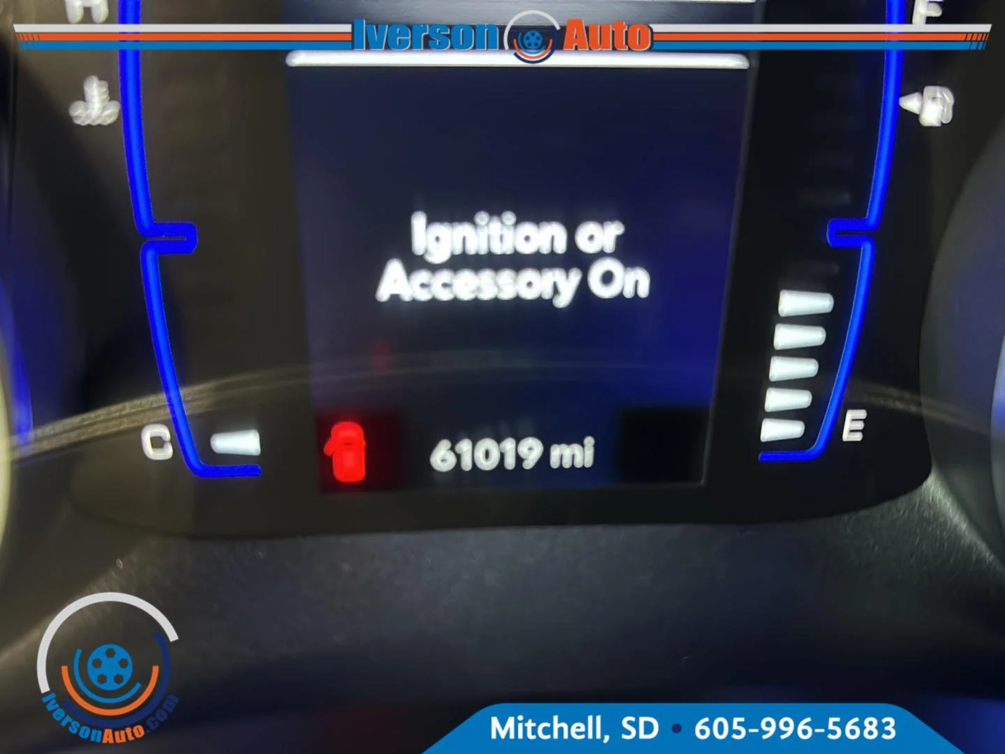 Used 2023 Silver Mist Clearcoat Chrysler LX image 18