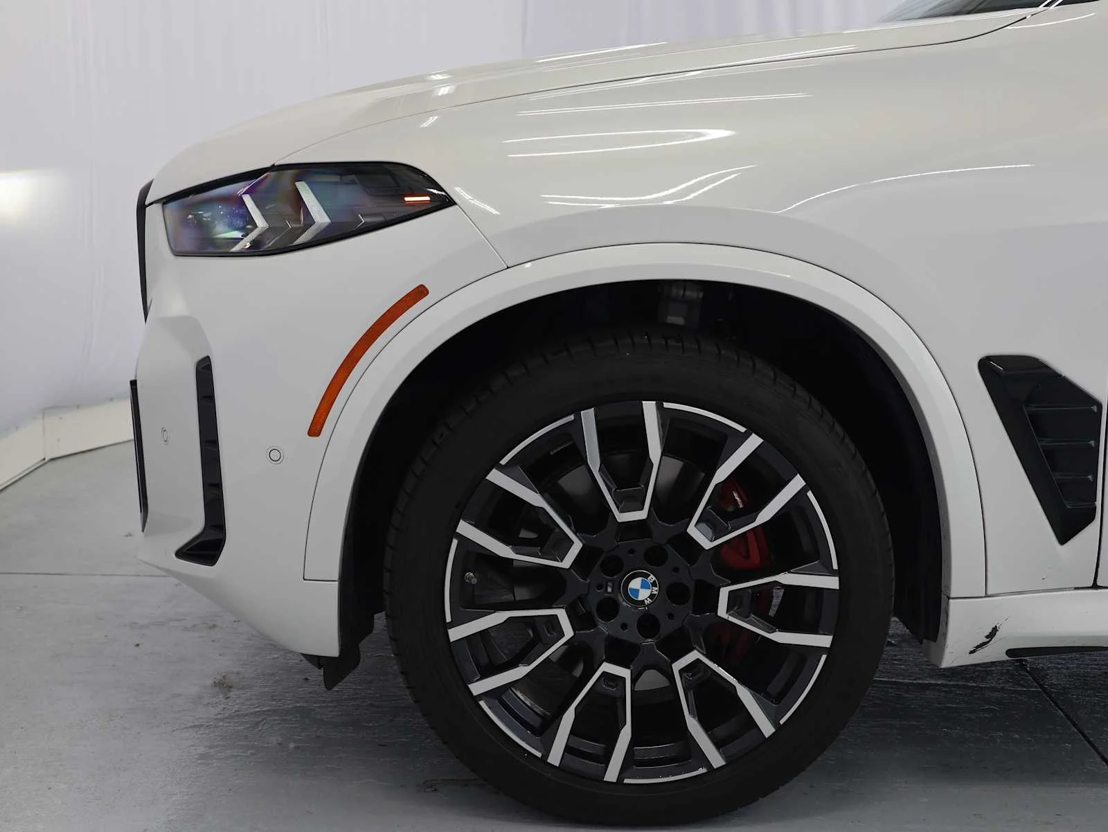 Certified Used 2026 Mineral White Metallic BMW xDrive40i image 10