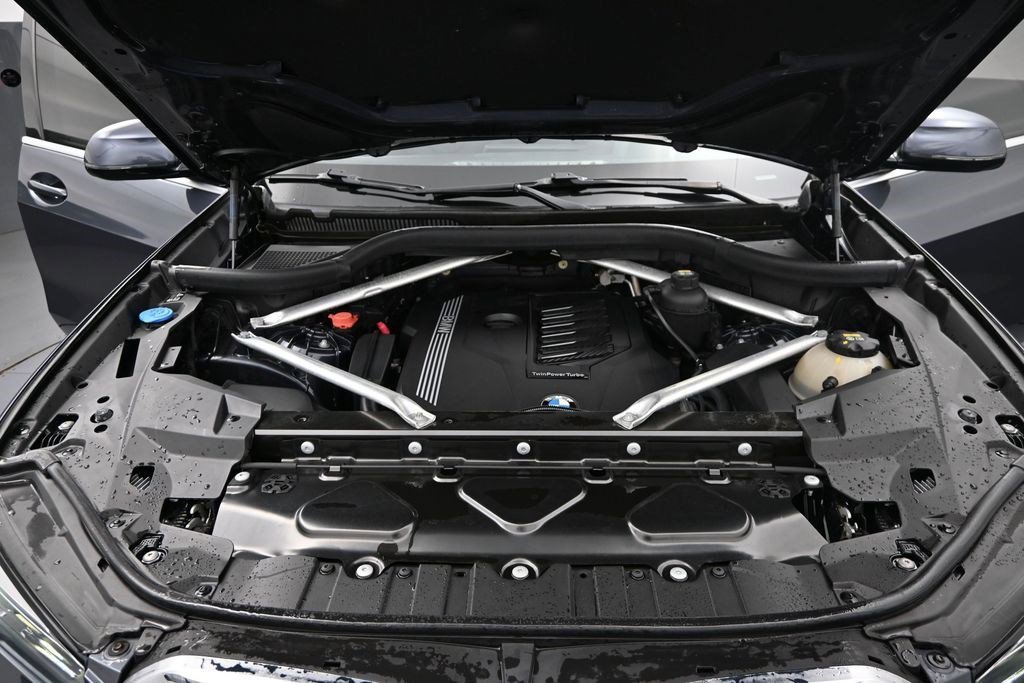 Used 2020 Arctic Gray Metallic BMW xDrive40i image 22