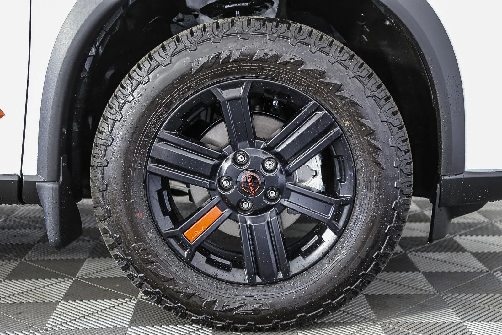 New 2025 Everest White TriCoat Nissan Rock Creek® image 10