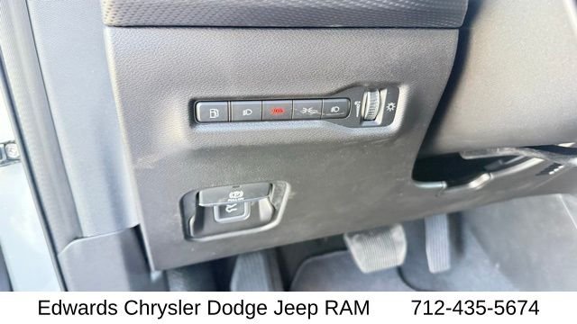 New 2026 Silver Zynith Clear-Coat Exterior Paint Jeep Limited image 18