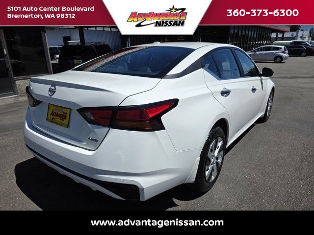Used 2025 WHITE Nissan S image 6