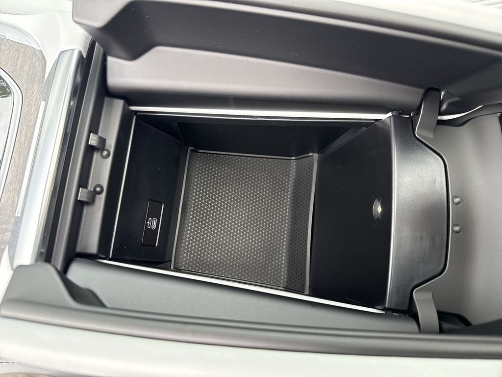 New 2026 White BMW xDrive40i image 21