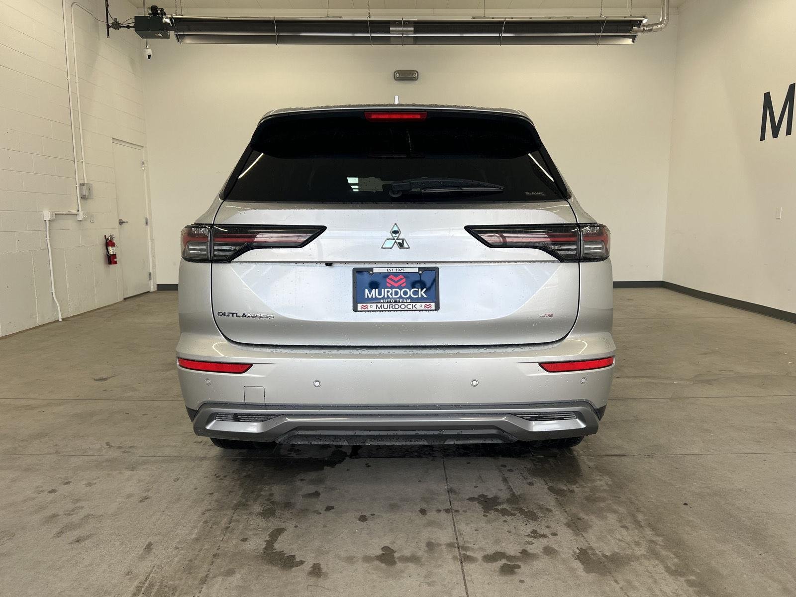 2025 Mitsubishi Outlander SE - Photo 3
