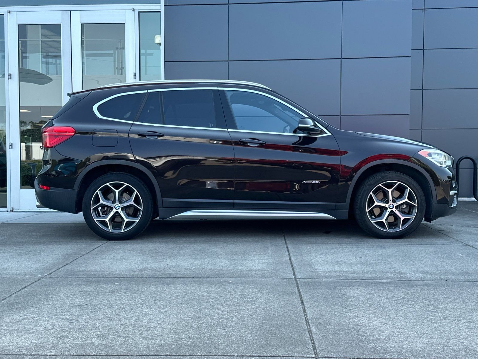 Used 2018 Brown Metallic BMW xDrive28i image 2