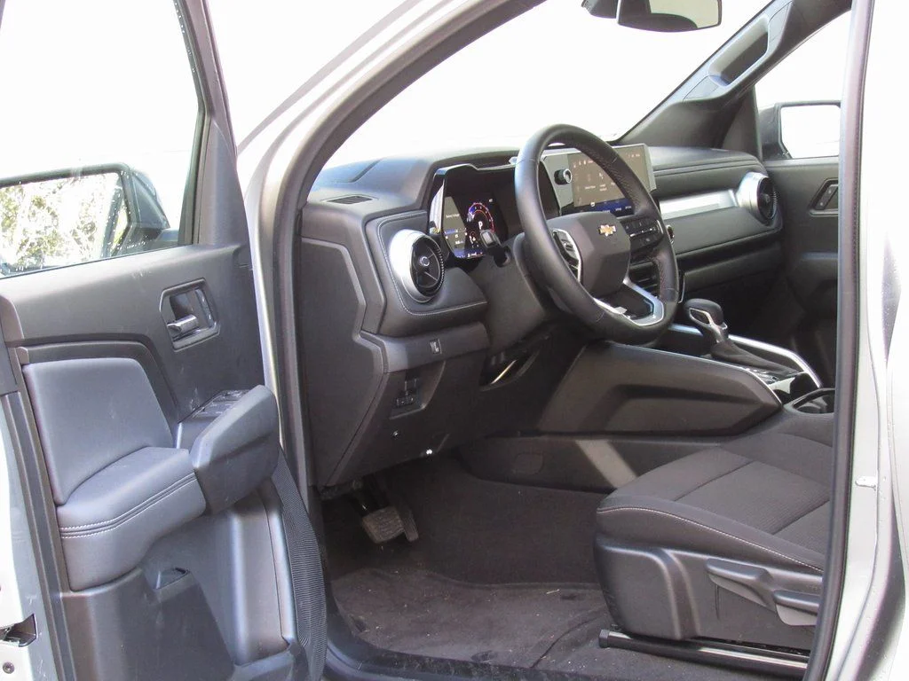 2024 Chevrolet Colorado LT - Photo 12