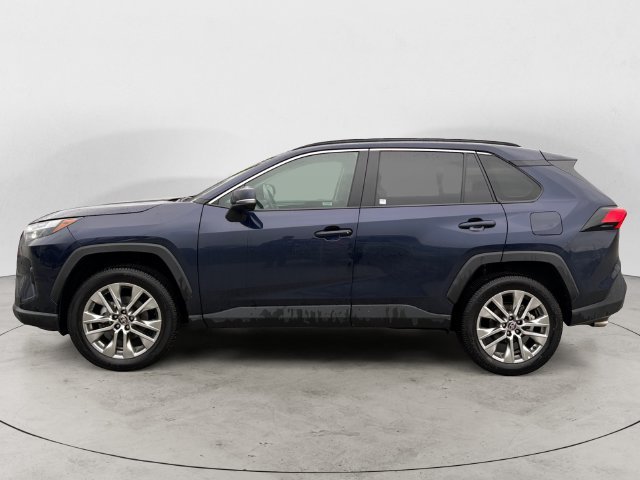Used 2025  Toyota XLE Premium image 8