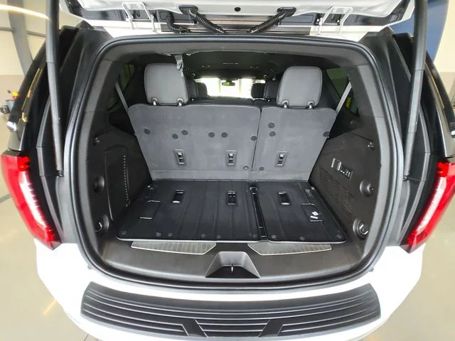 Used 2021 Summit White GMC Denali image 23