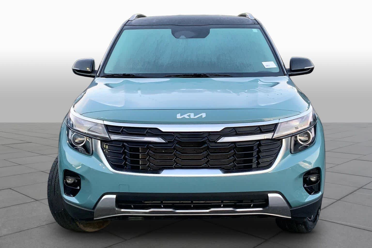 Used 2025 Pluton Blue/Black Roof Kia S image 4