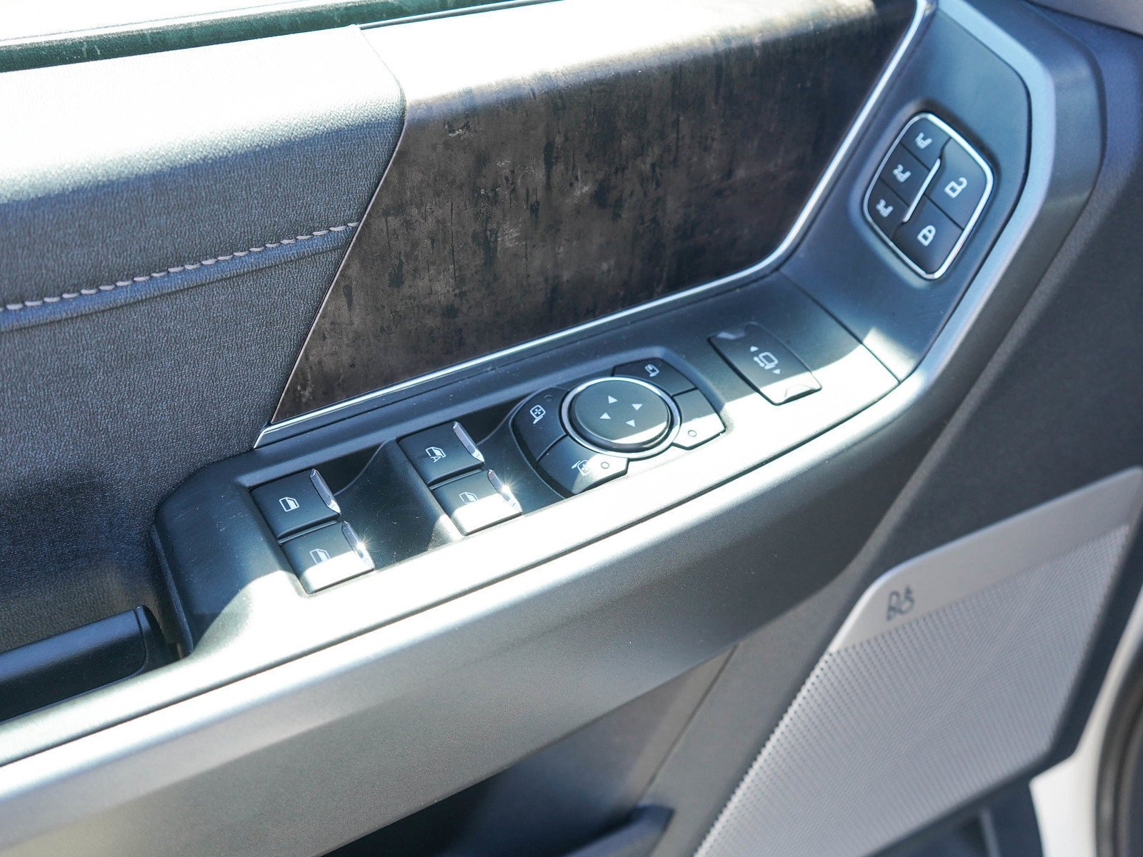 Used 2025 White Ford  image 20