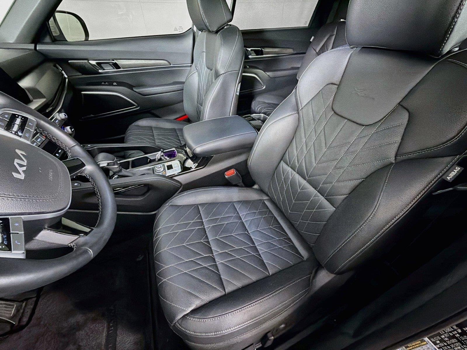 Used 2025  Kia EX X-Line image 2