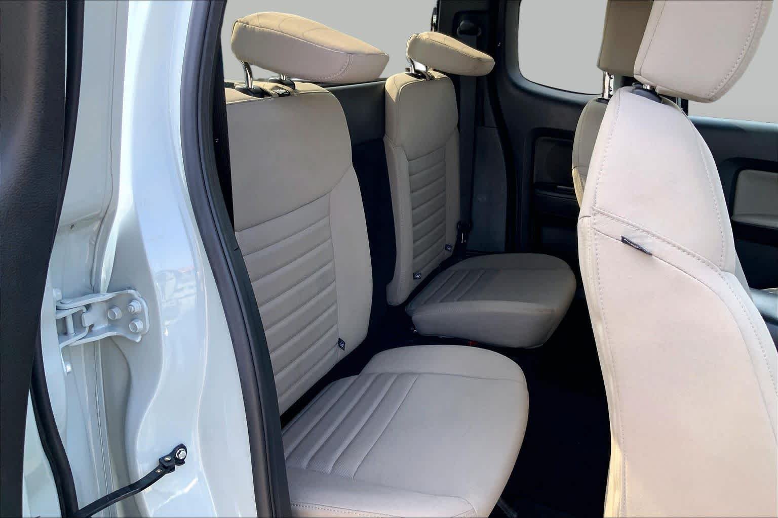 Used 2023 Cactus Gray Ford XLT image 18