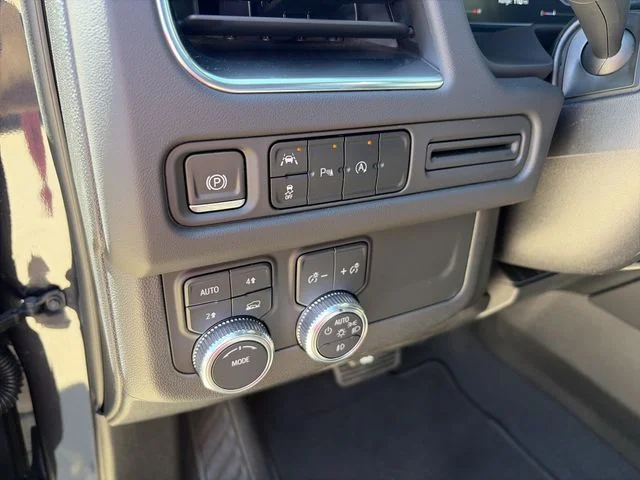 Used 2023 Silver GMC SLT image 17