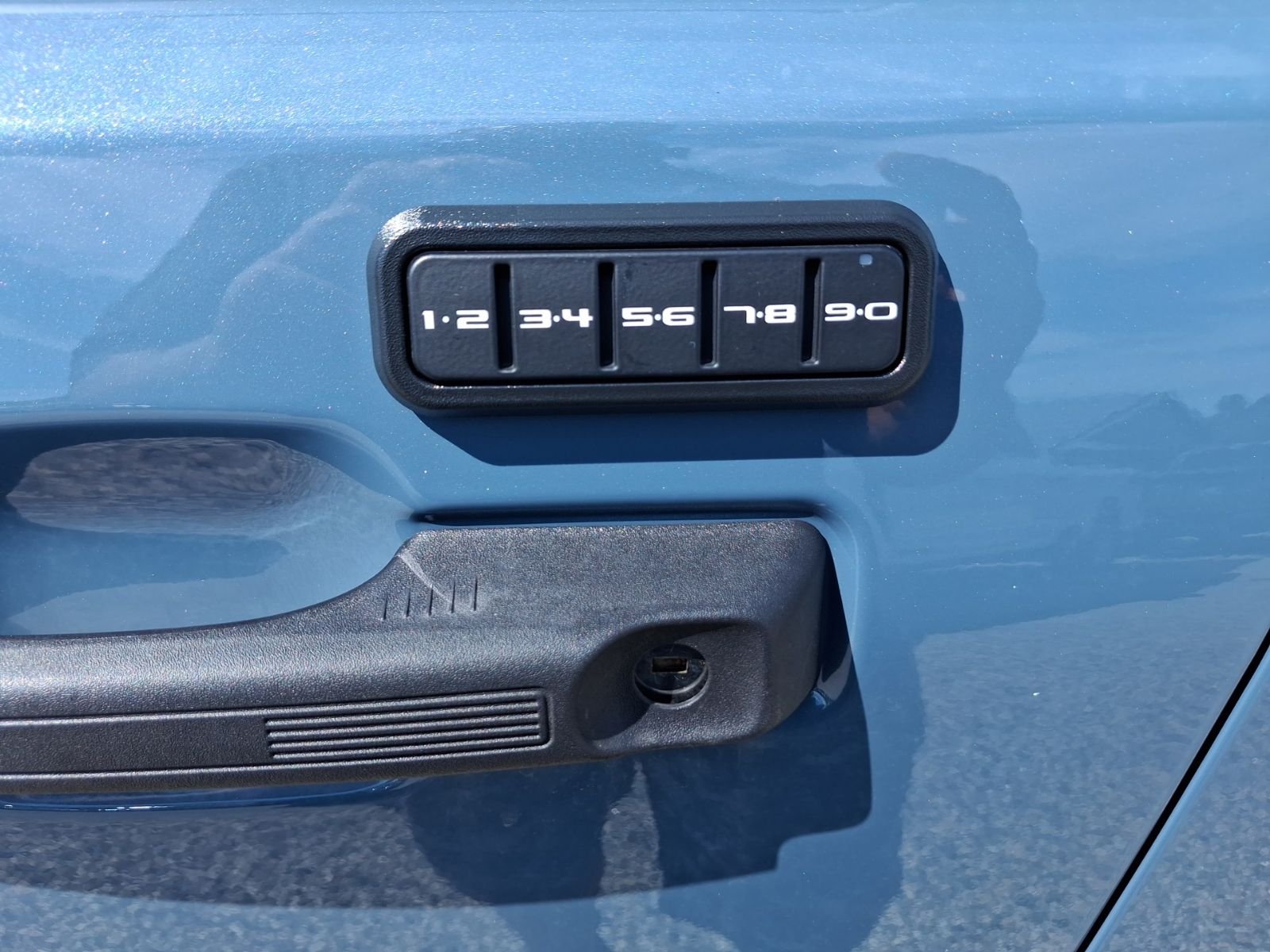 New 2026 Azure Gray Metallic Tri-Coat Ford XLT image 9