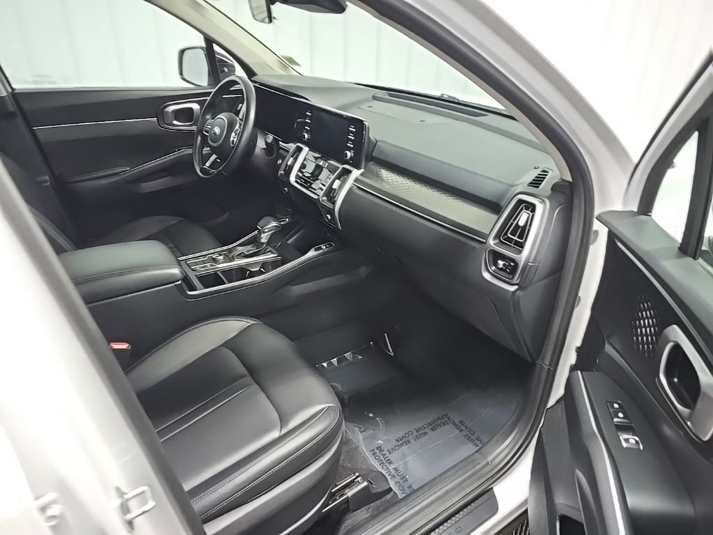 Used 2021 White Kia S image 15