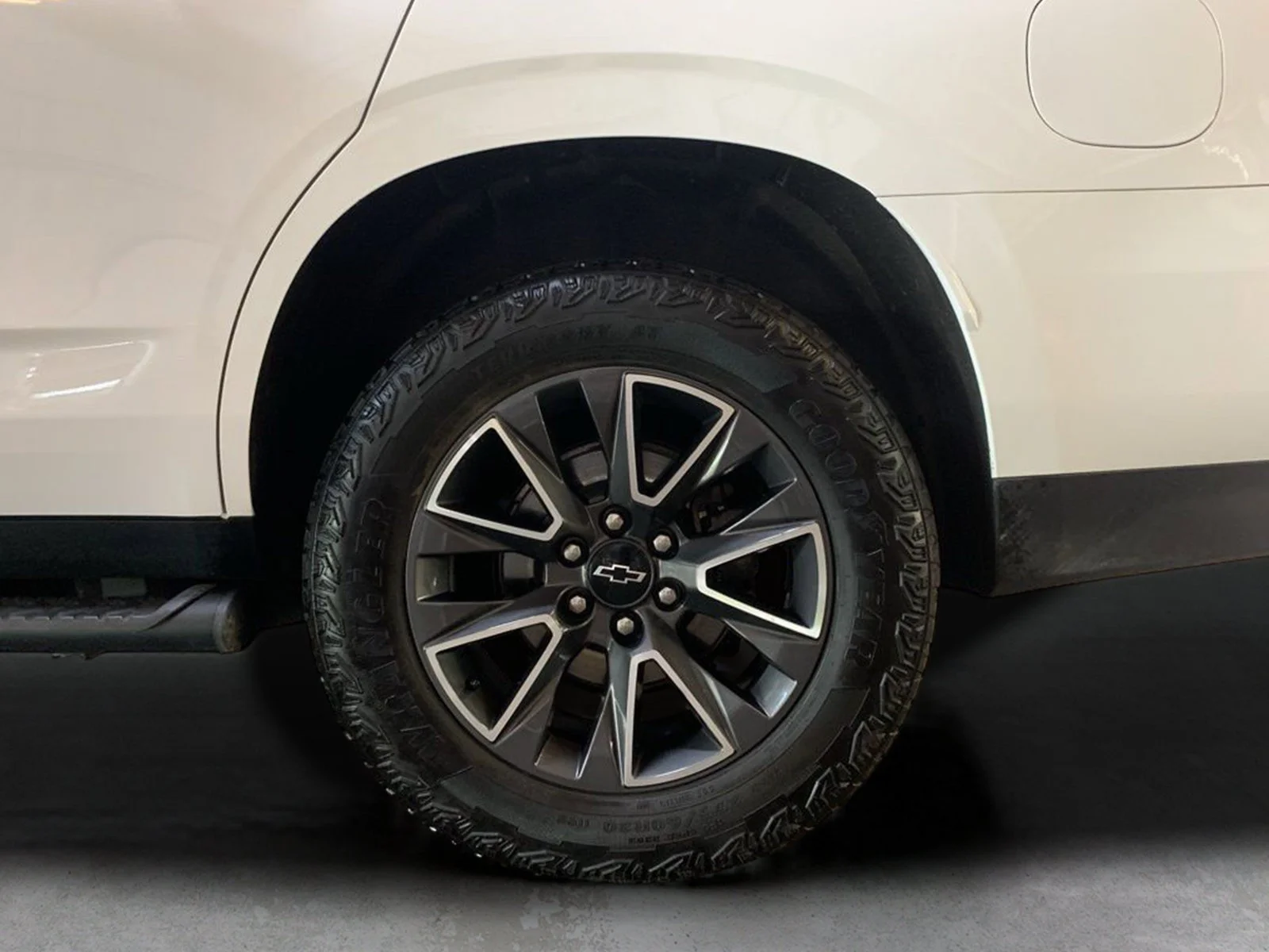 Used 2023 SUMMIT WHITE Chevrolet Z71 image 33