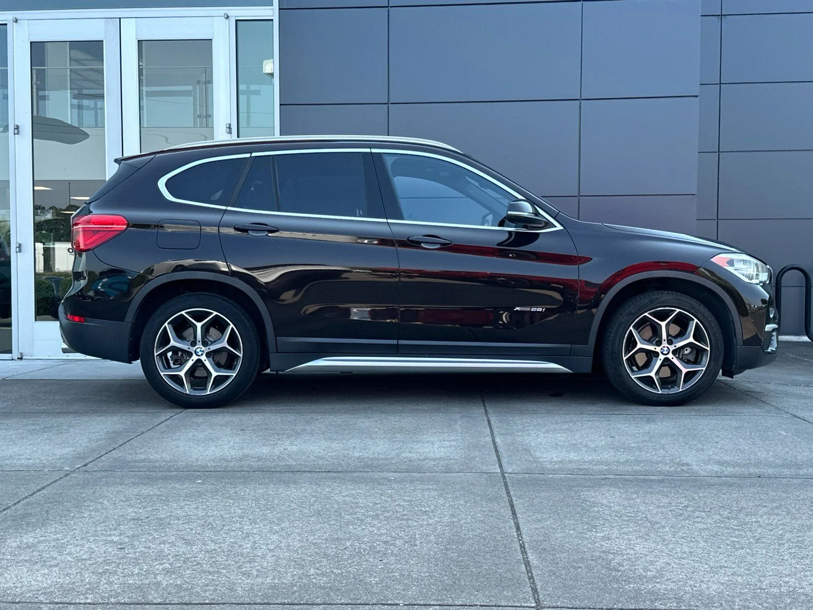 Used 2018 Brown Metallic BMW xDrive28i image 2