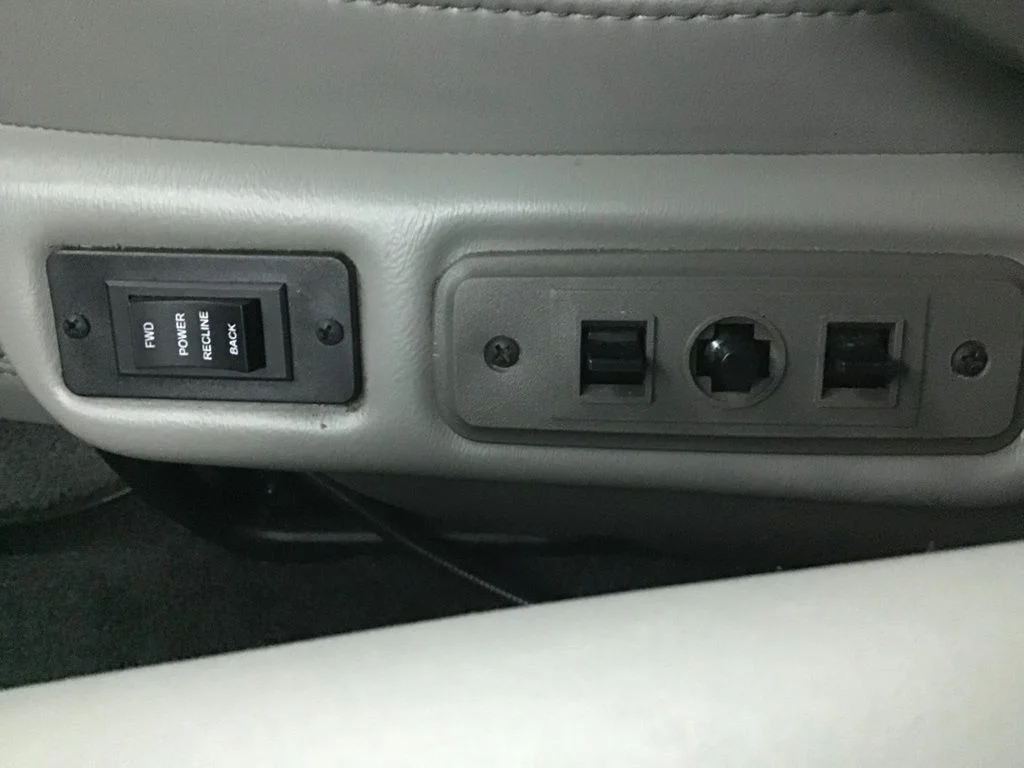 Used 2020 Black Chevrolet Explorer Limited SE image 27
