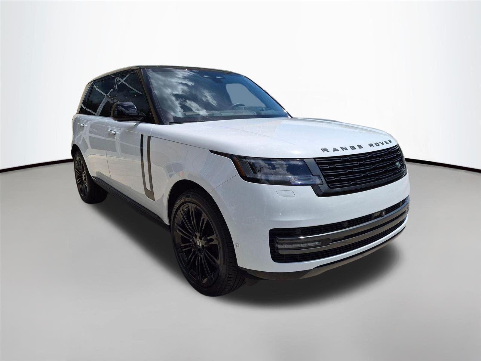 Used 2025 Fuji White Land Rover SE image 3