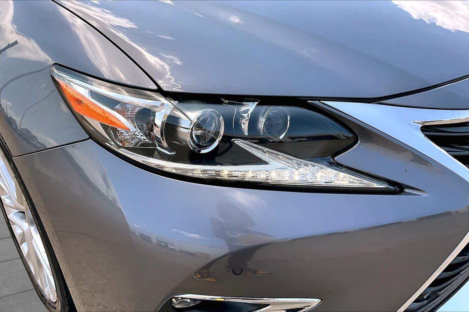 Used 2016 Nebula Gray Pearl Lexus  image 27