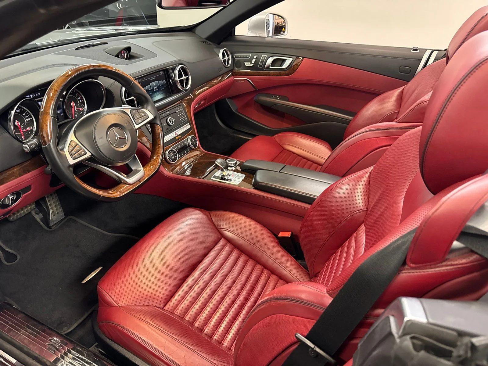 Used 2019 Silver Mercedes-Benz SL 550 image 10
