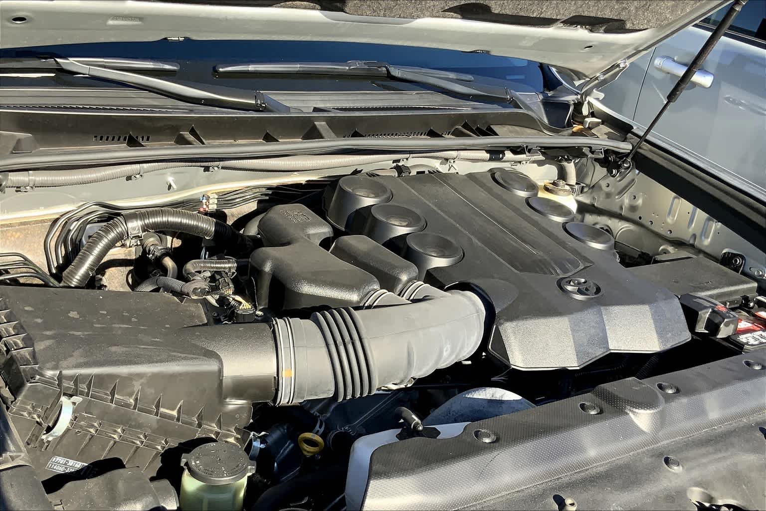 Used 2019 Classic Silver Metallic Toyota SR5 image 30