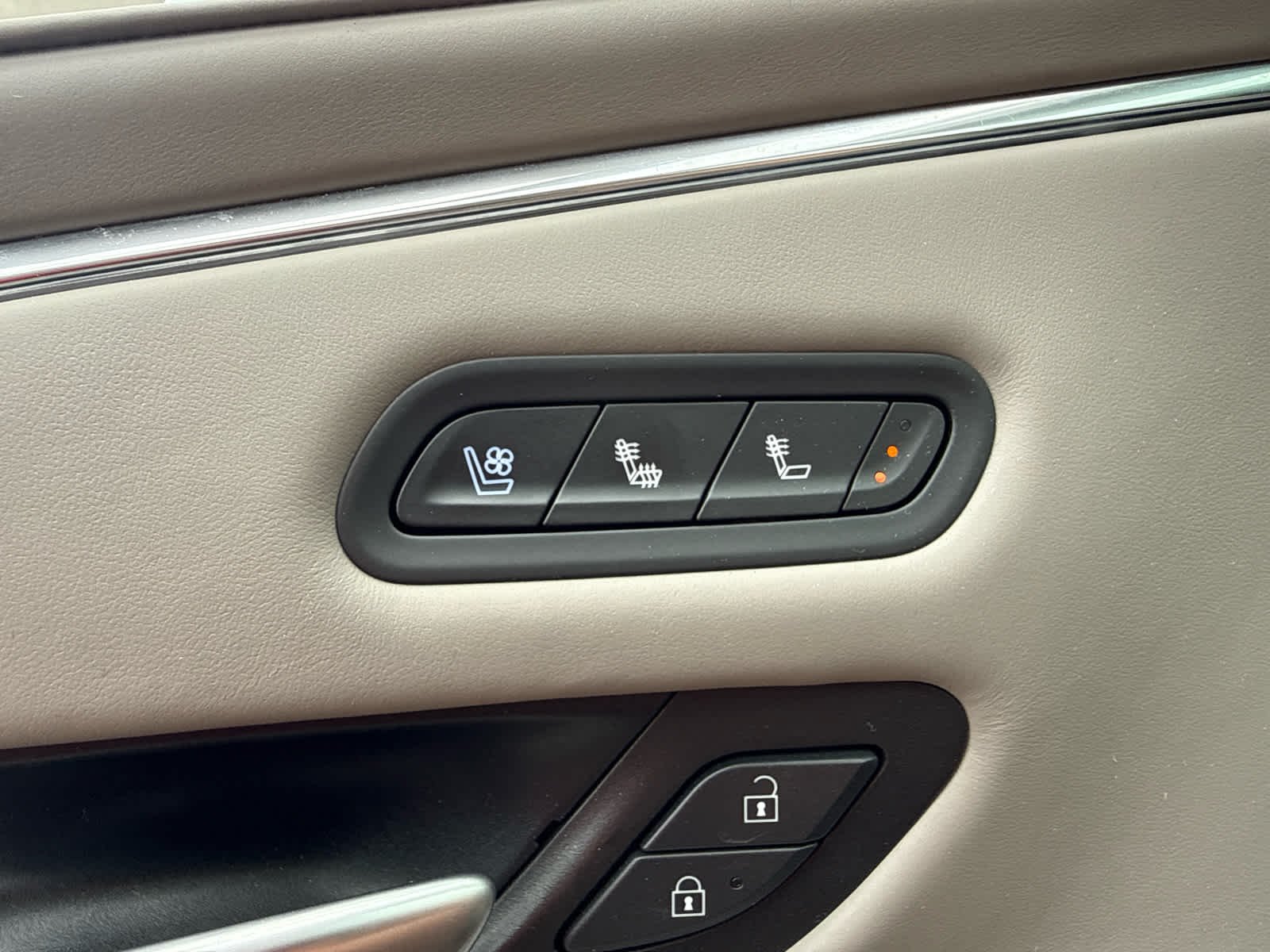 Used 2023 Crystal White Tricoat Cadillac Sport Platinum image 9