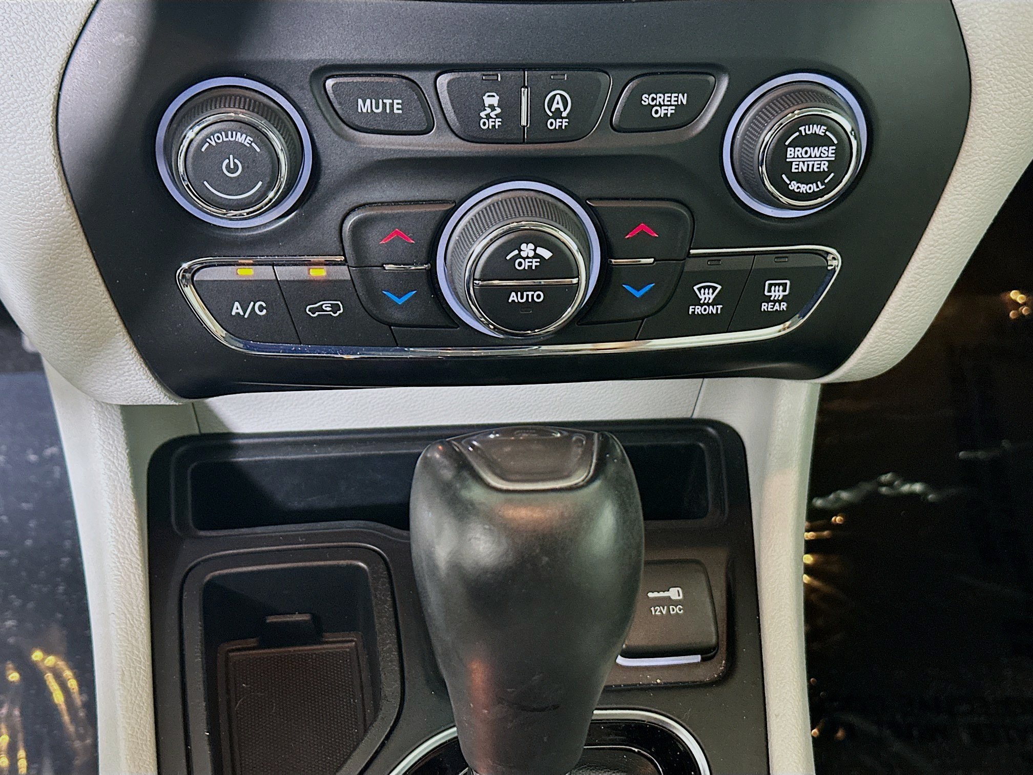 Used 2019 Bright White Clearcoat Jeep Limited image 23