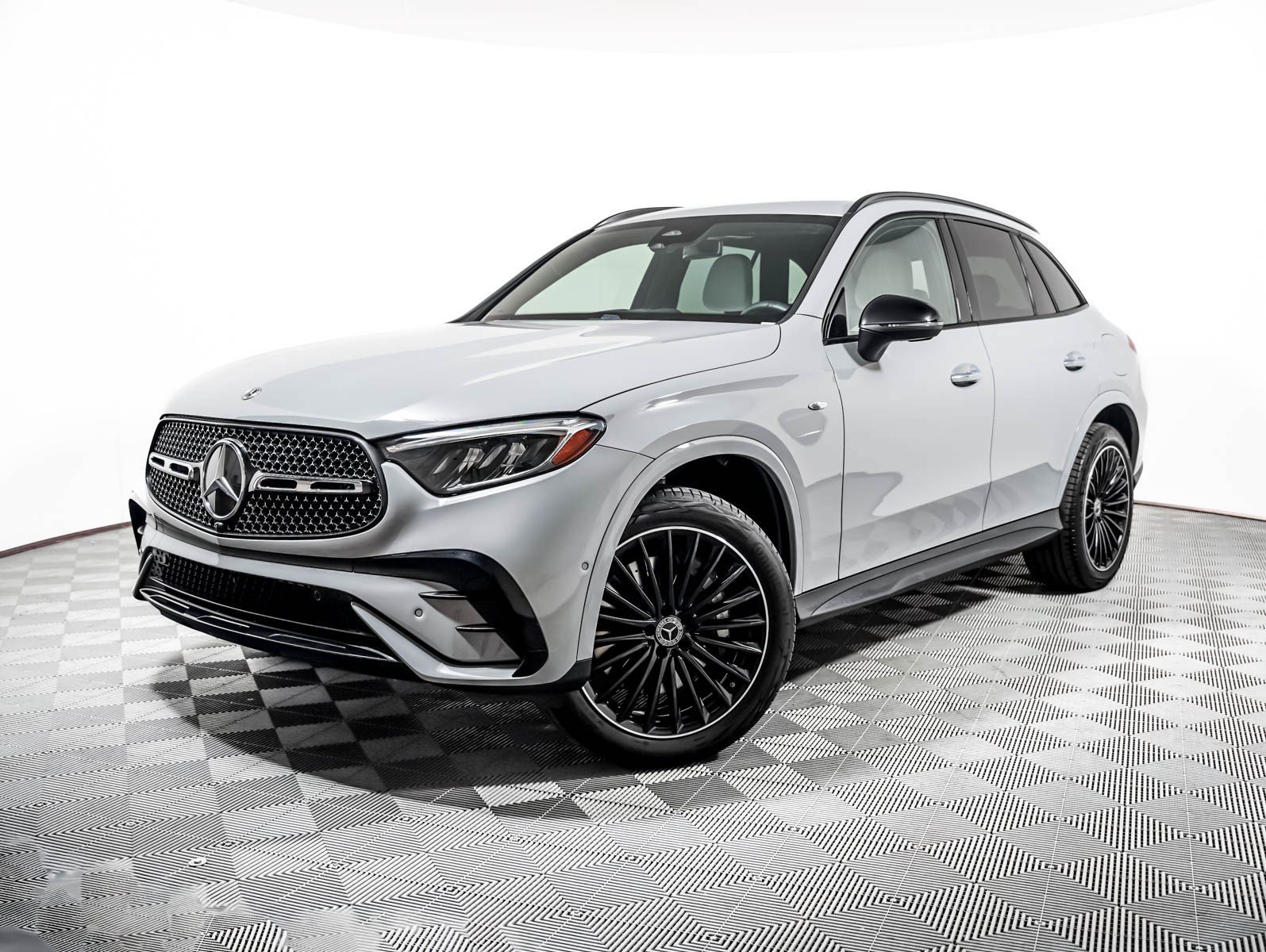Certified Used 2025 Alpine Grey Mercedes-Benz GLC 350e 4MATIC® SUV image 1