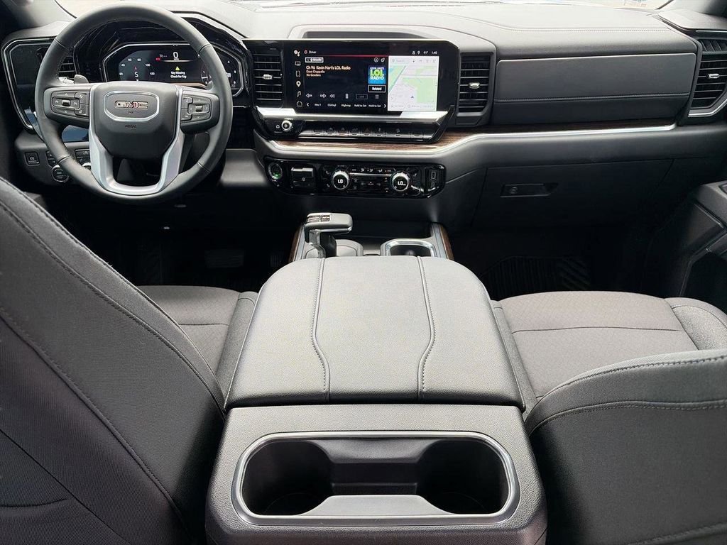 Used 2025 White GMC Elevation image 11