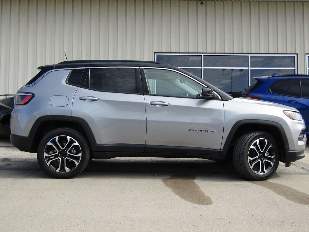 Used 2022 Jeep Compass Limited with VIN 3C4NJDCB4NT228102 for sale in Kansas City