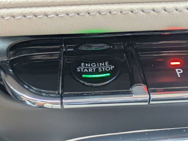 Used 2022 Red Lincoln Standard image 33