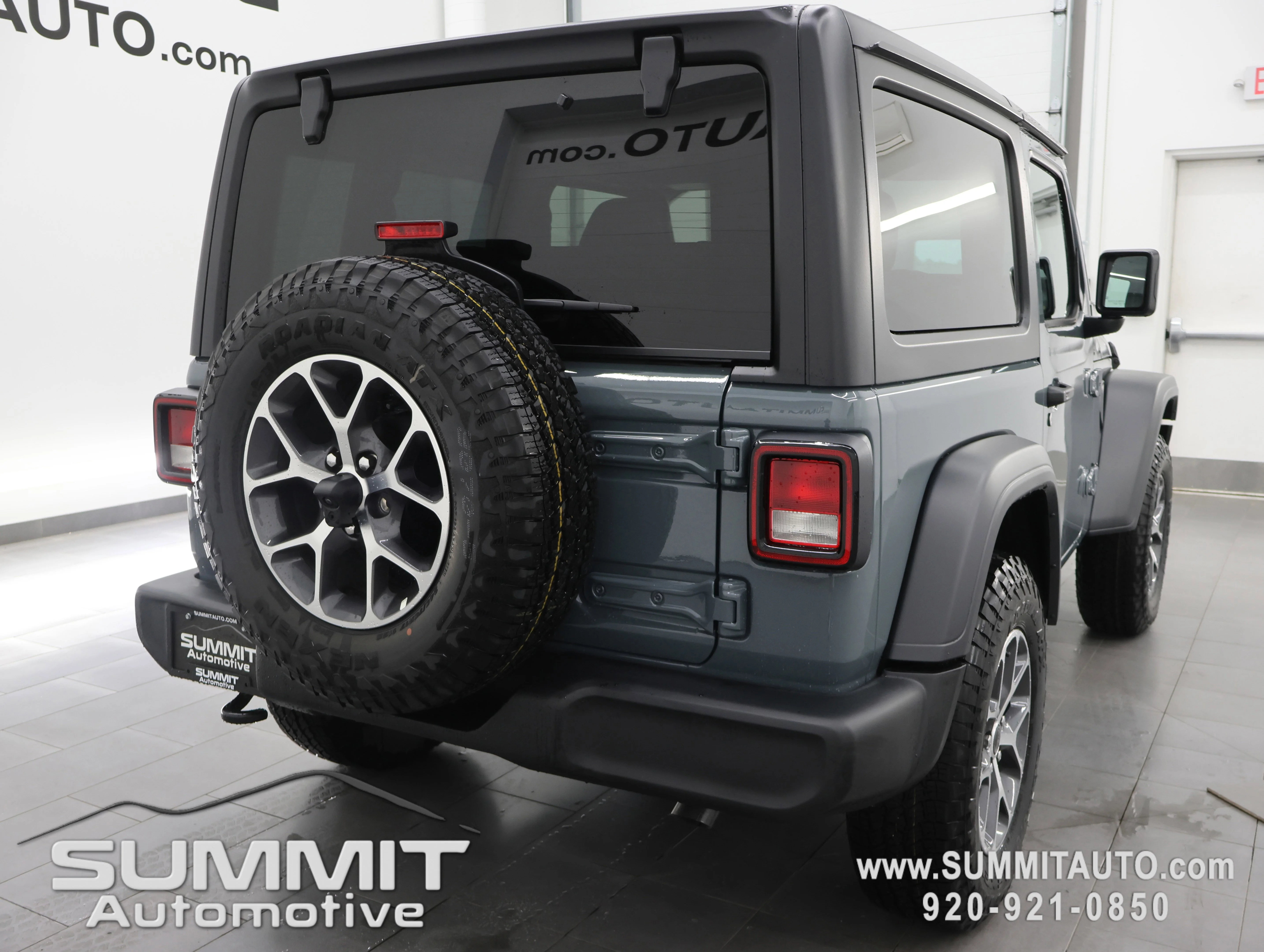 New 2026 Anvil Clear-Coat Exterior Paint Jeep Sport S image 4