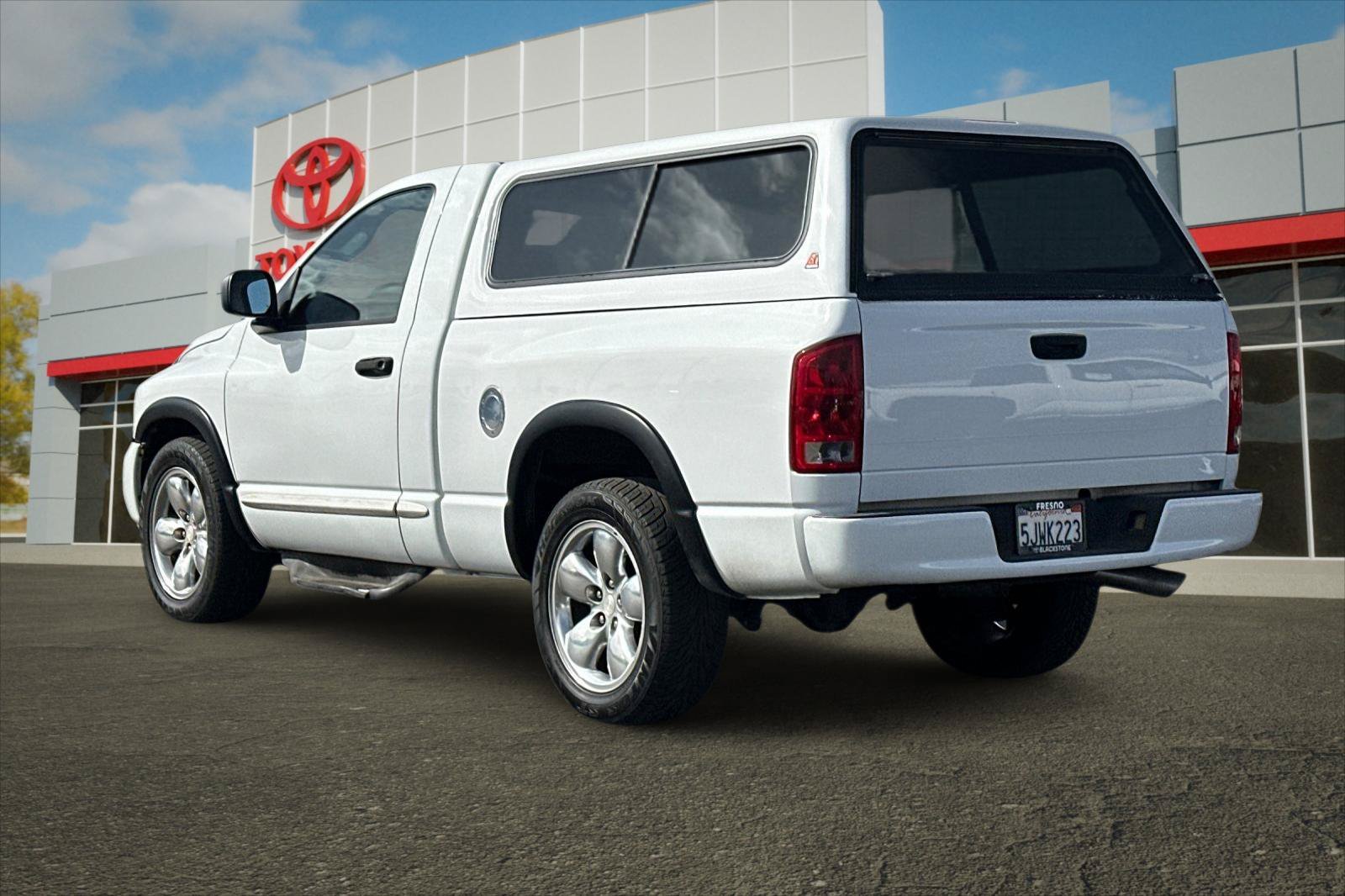 Used 2004 Bright White Dodge SLT image 5