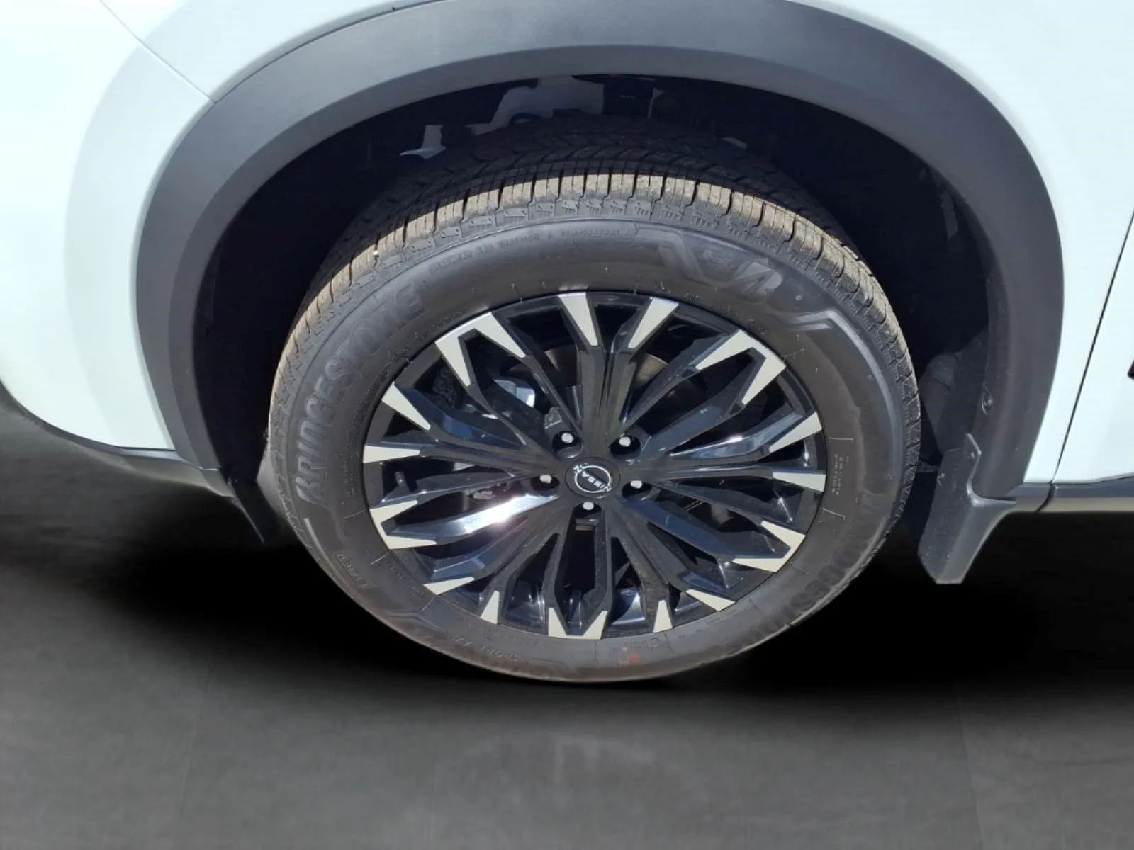 New 2026 Everest White Pearl TriCoat Nissan Dark Armor™ image 4