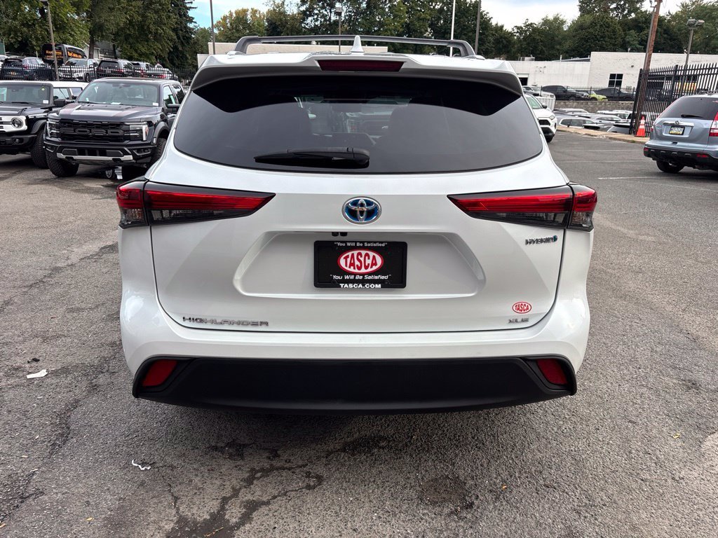 Used 2022 Beige Toyota Bronze Edition image 5