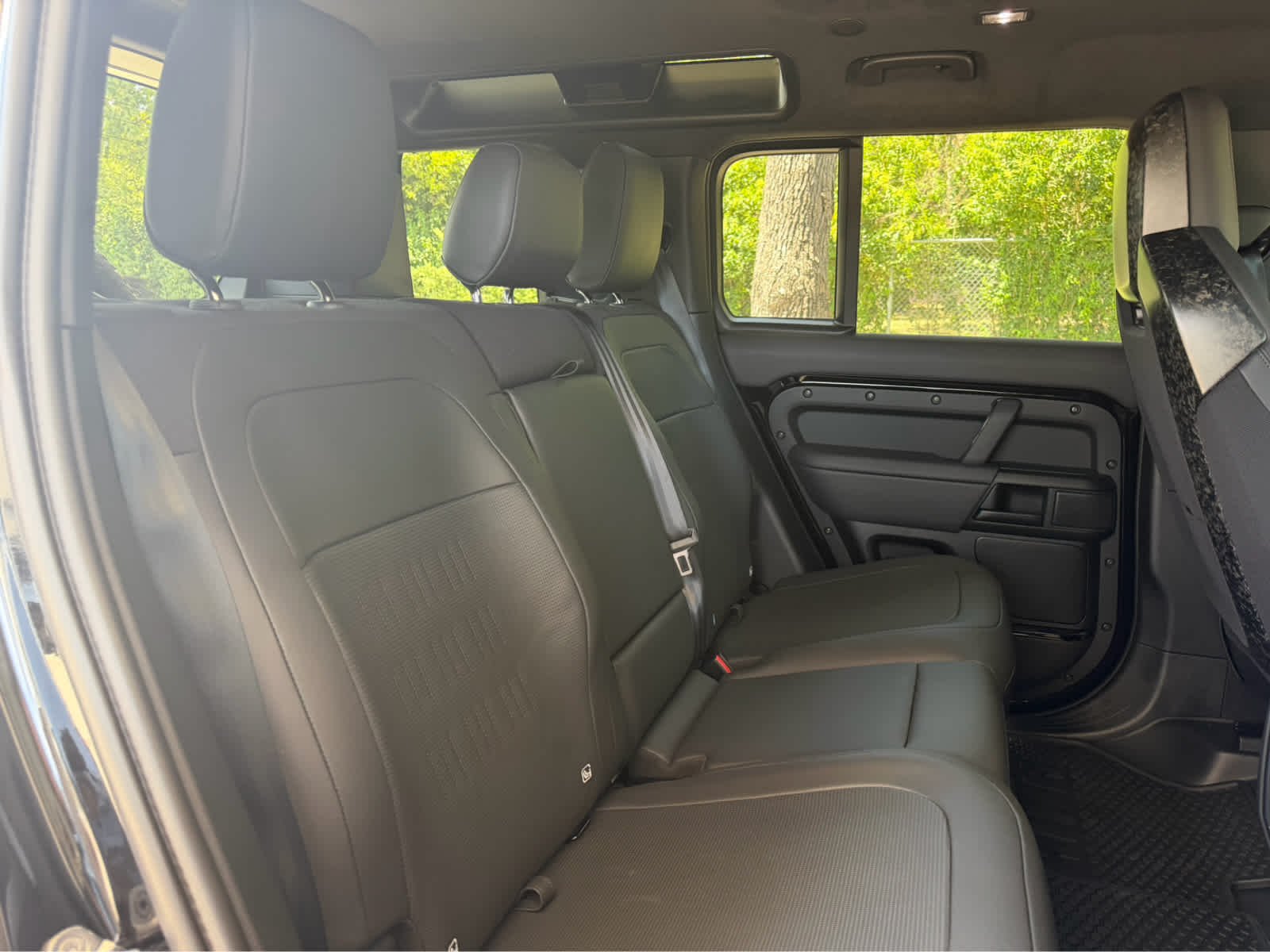 2026 Land Rover Defender OCTA Black - Photo 14