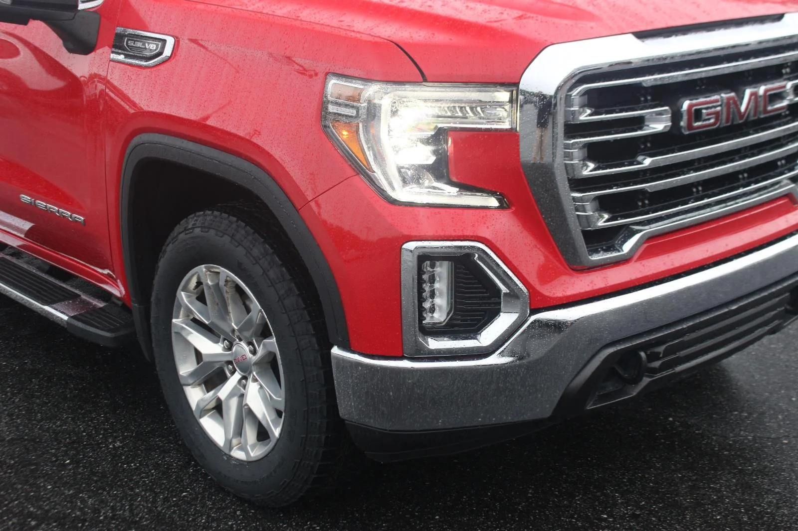 Used 2019 CARDINAL RED GMC SLT image 9