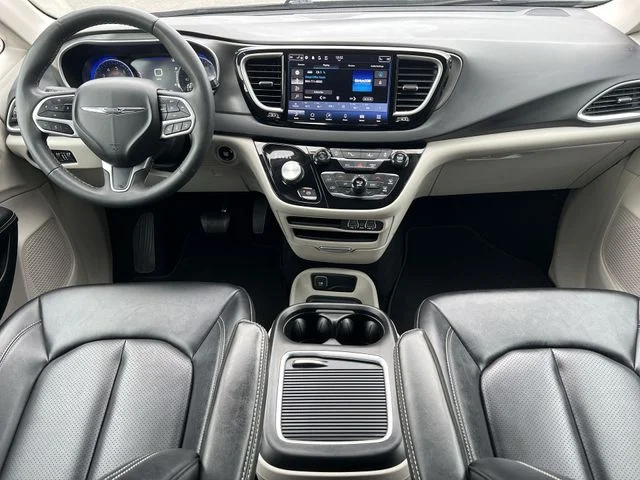 Used 2024 Silver Chrysler Touring L image 17