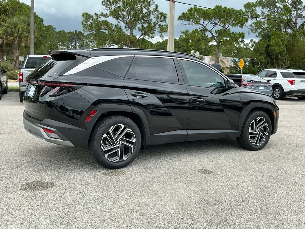 Used 2025 Black Hyundai Limited image 17