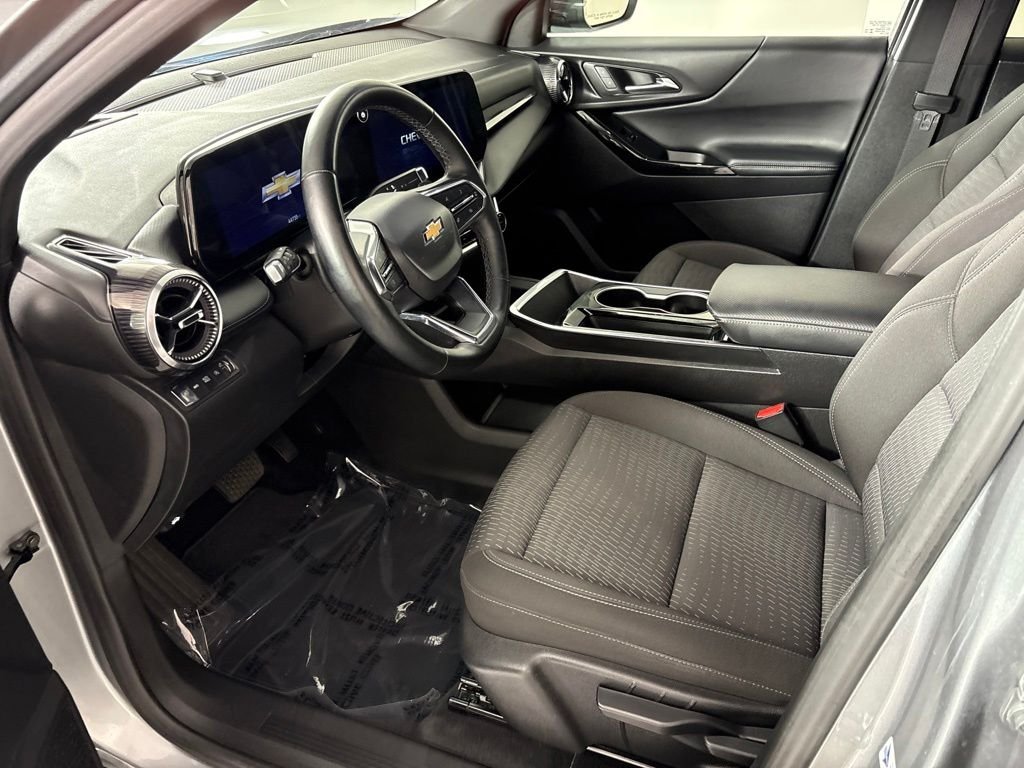 Used 2025 Gray Chevrolet LT image 25