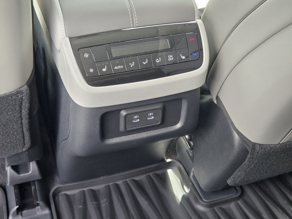 New 2027 RADIANT WHITE INFINITI Luxe FWD image 16