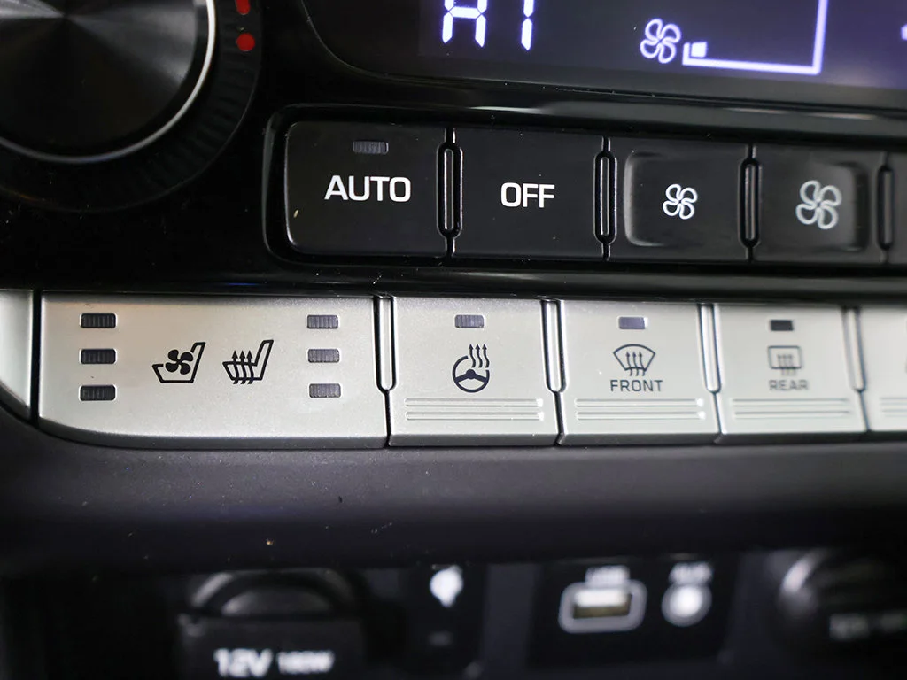 Used 2019 Silver Hyundai Limited image 55