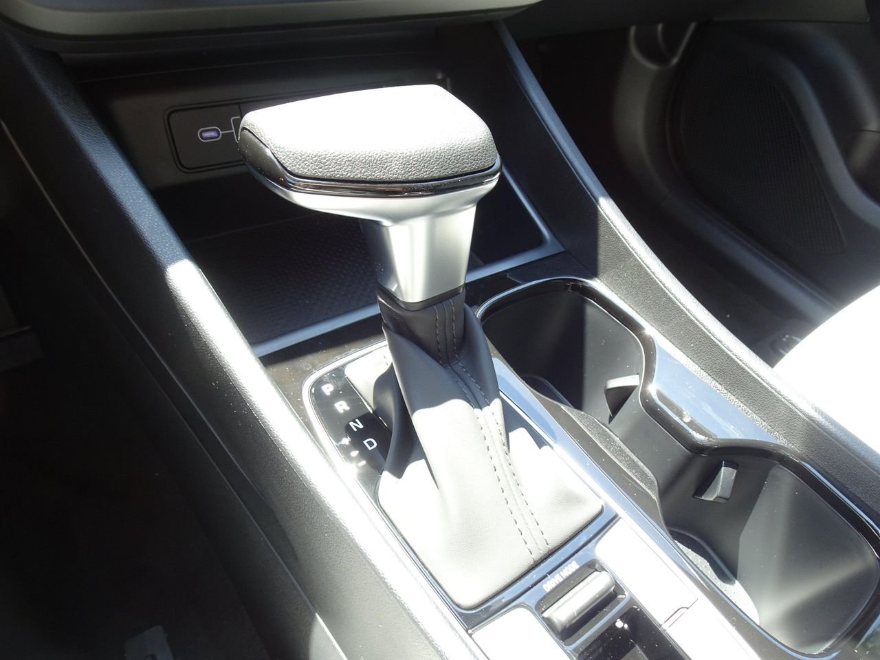 New 2027 Black Hyundai SE AWD image 15