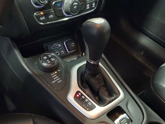 Used 2017 Gray Jeep Trailhawk image 23